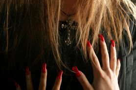 Są modne i wygodne, ale lepiej zrezygnuj. "Fala przypadków dopiero nadejdzie za 5-10 lat"