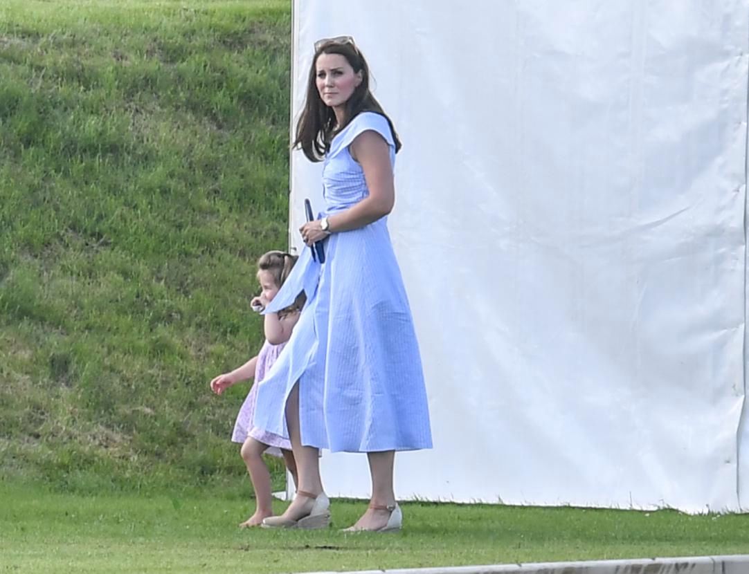 Księżna Kate w sukience z Zary z dziećmi na meczu polo
