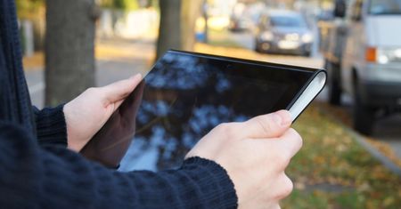 Sony Tablet S — designerski przeciętniak