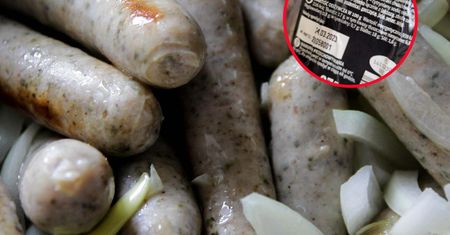 Prześwietlamy składy białych kiełbas. Dietetyk wskazuje najgorszy produkt