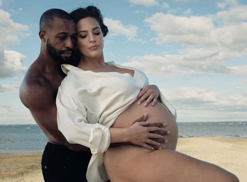 Modelka plus-size jest w trzecim trymestrze ciąży