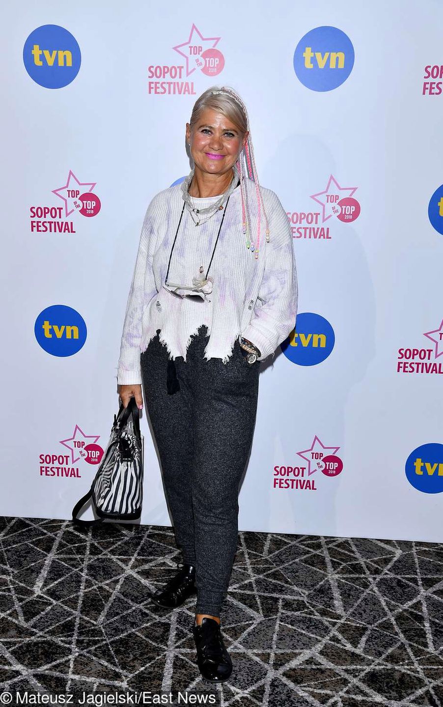 Izabela Kisio-Skorupa z kolorowymi warkoczykami na Sopot Top of the Top 2018 Festival