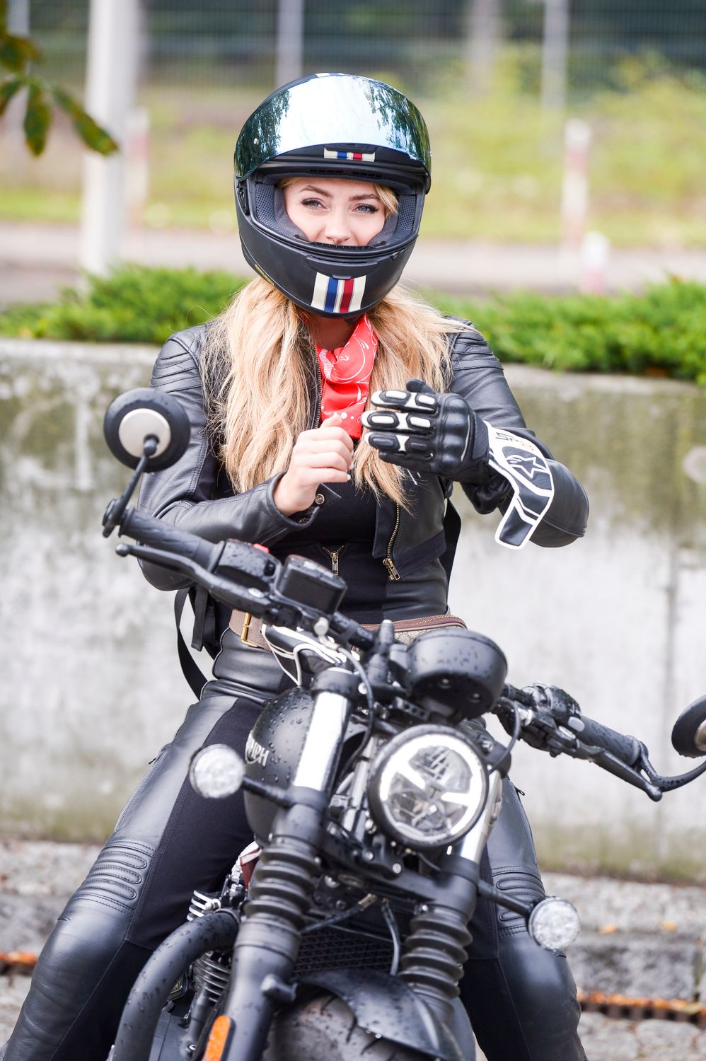 Marcelina Zawadzka na motorze podjechała do pracy