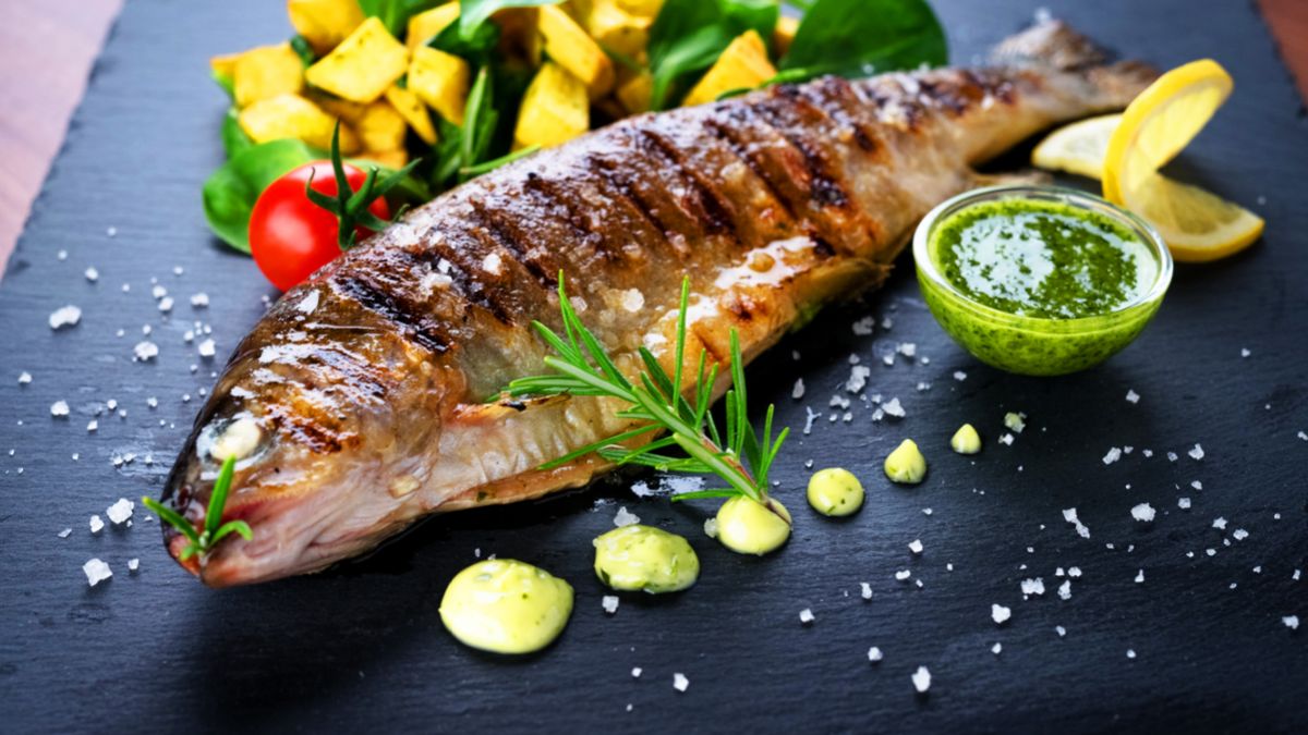 Pstrąg z grilla może być zdrowym i pożywnym daniem.
