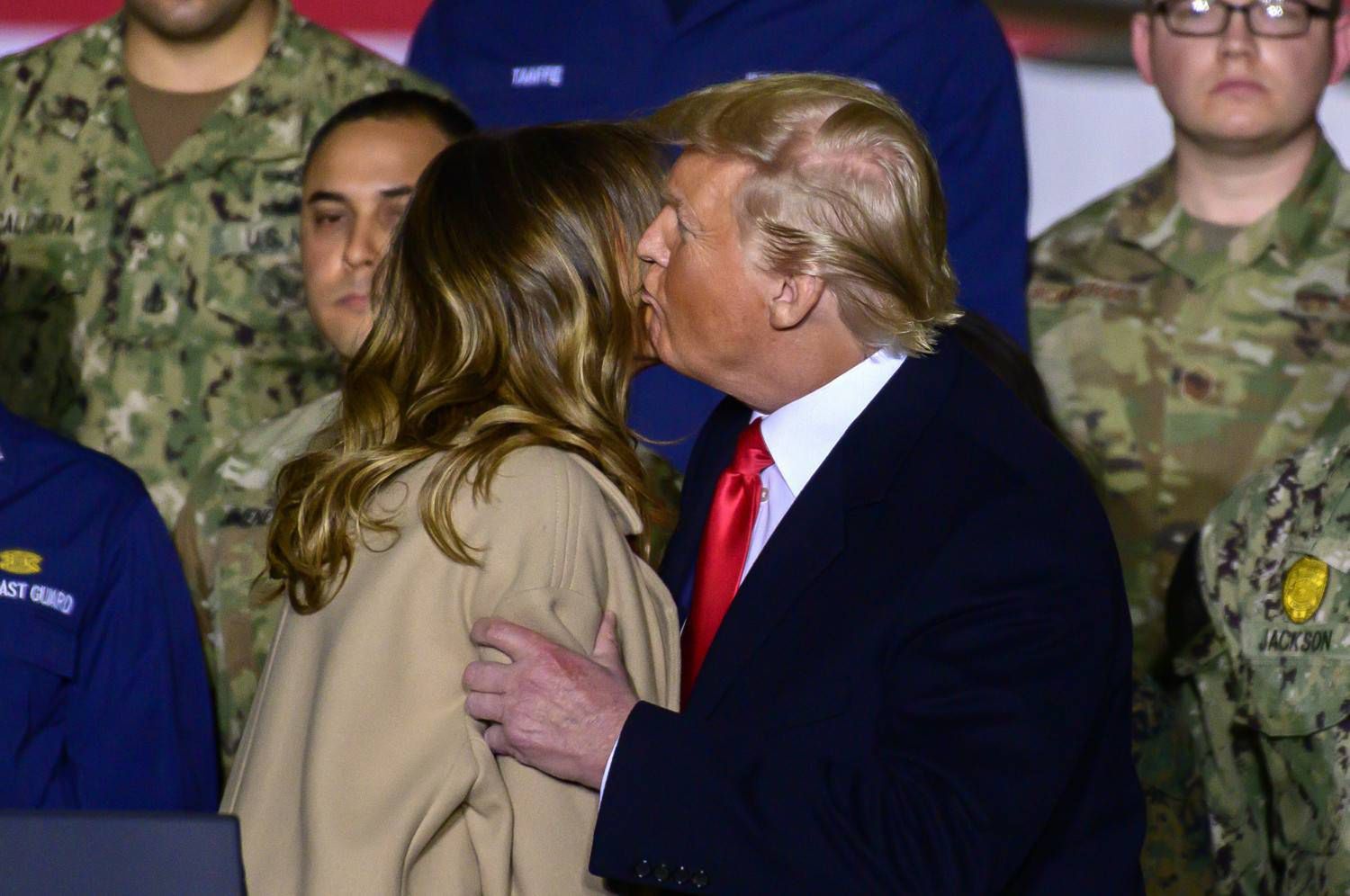 Donald Trump pocałował Melanię