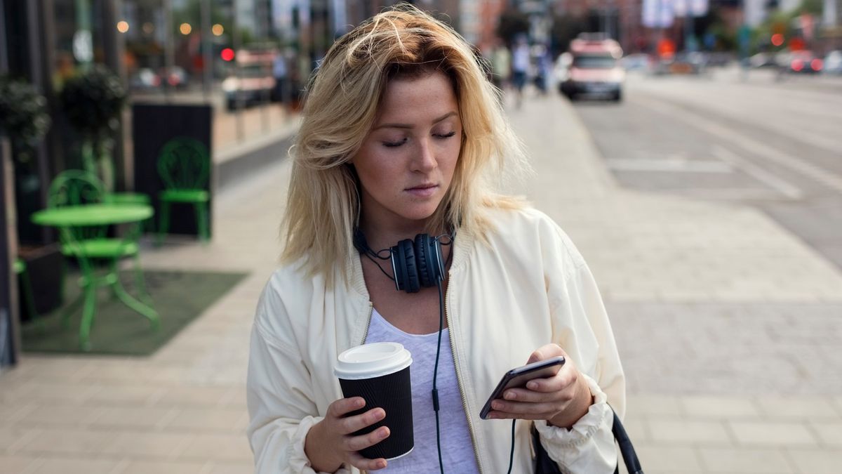 Wystarczy jedna kawa na wynos tygodniowo, by do organizmu dotarł mikroplastik