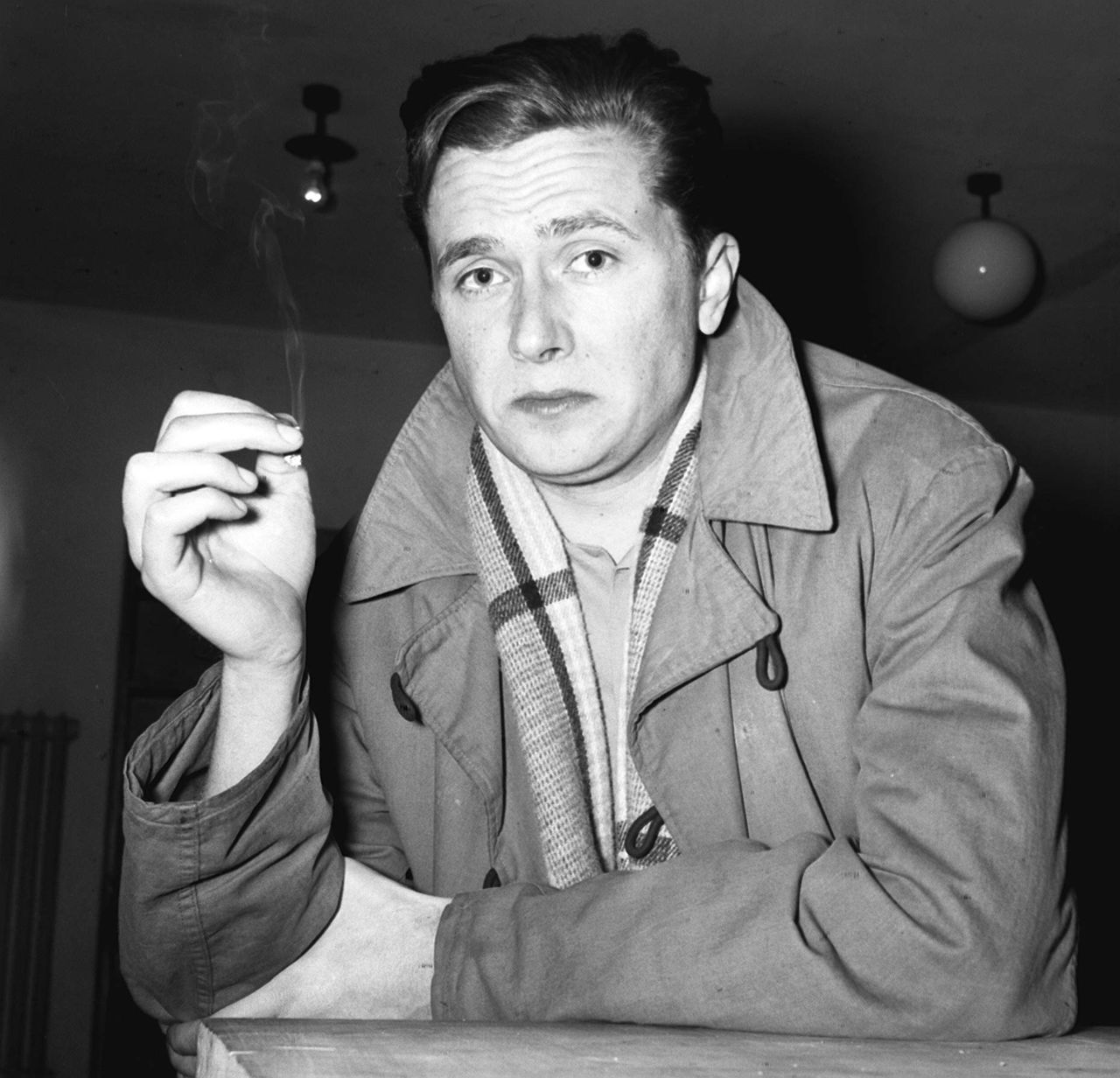 "Polski James Dean" żył zaledwie 35 lat. Życie, twórczość, legenda i tajemnicza śmierć Marka Hłaski