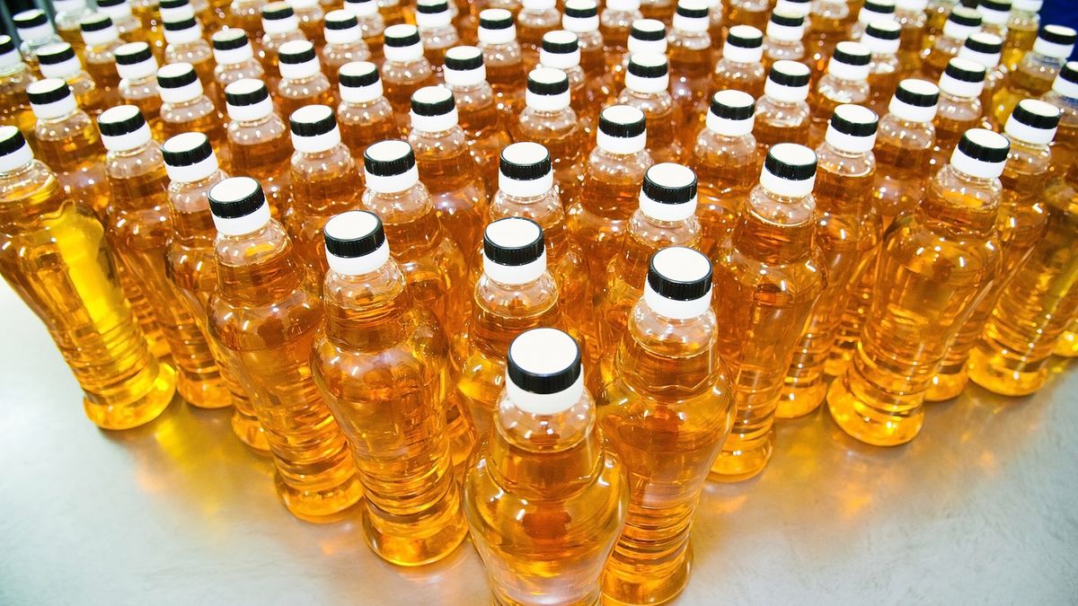 Skończyłeś 40 lat? Tych napojów powinieneś unikać. Wyniszczają jelita, żołądek lub mózg