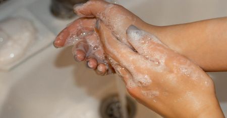 "Choroba brudnych rąk". Przeciwko WZW A warto zaszczepić się właśnie teraz