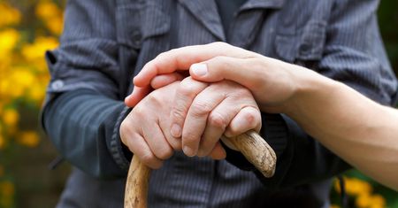 Inteligentna łyżeczka dla osób cierpiących na Parkinsona