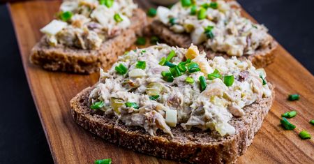 Pasta z makreli wędzonej – przepisy, wartości odżywcze i kalorie