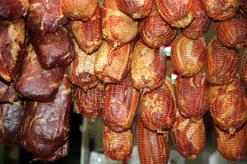 Gorsze niż strychnina i cyjanek. Najwięcej znajdziesz w mięsie i wędlinach