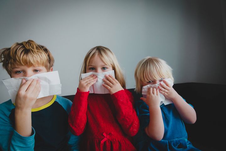 Jak dzieci przechodzą zarażenie koronawirusem? Ekspert odpowiada