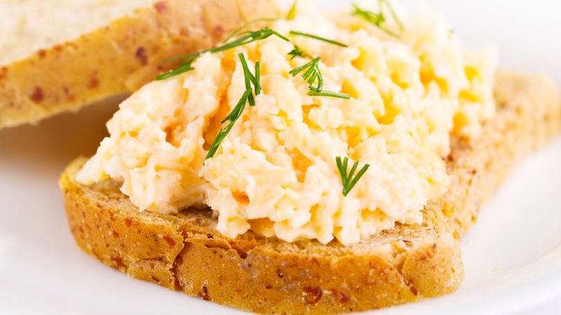 Pasta jajeczna z kukurydzą