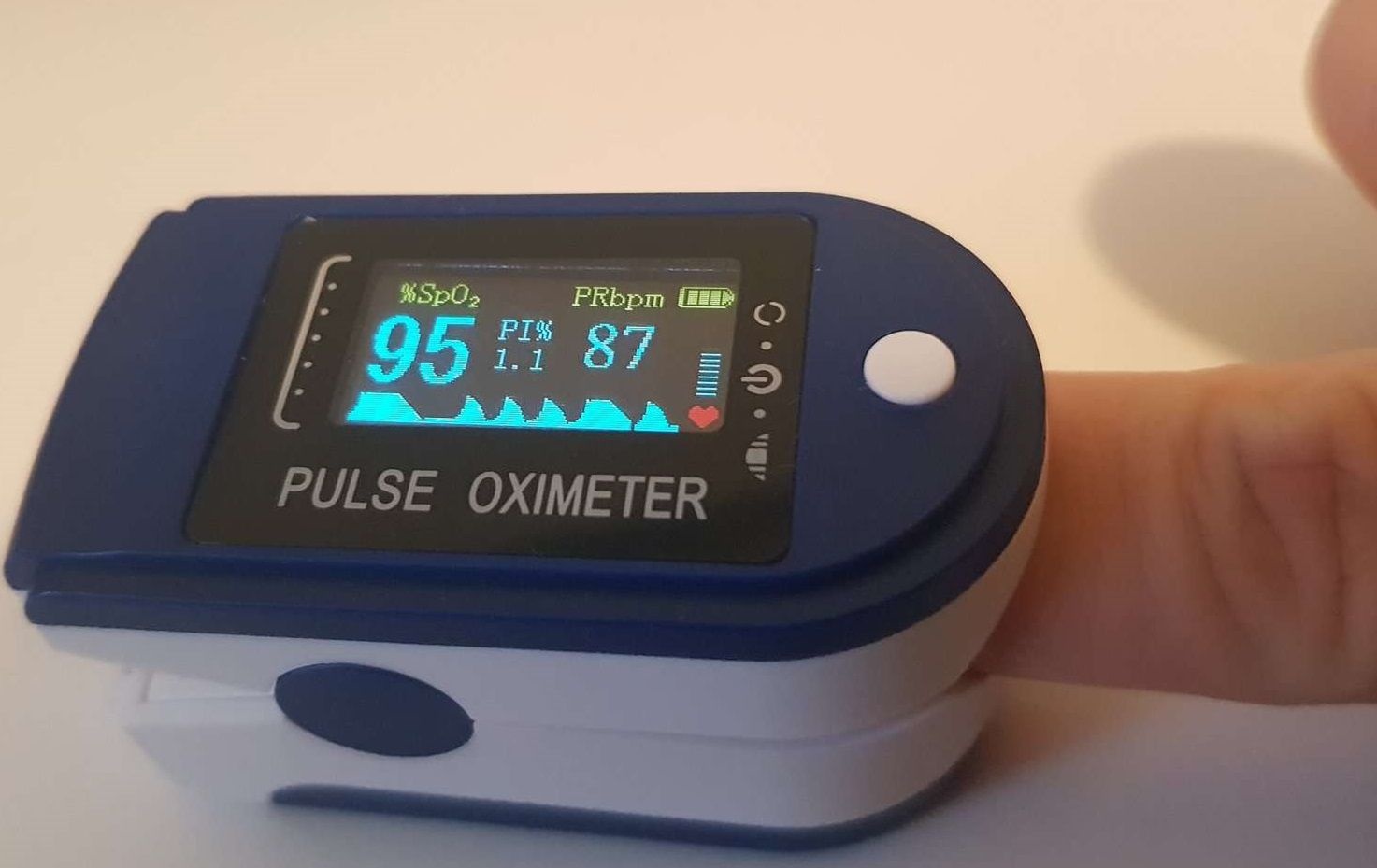 Lakier na paznokciach może zaburzać pomiar 