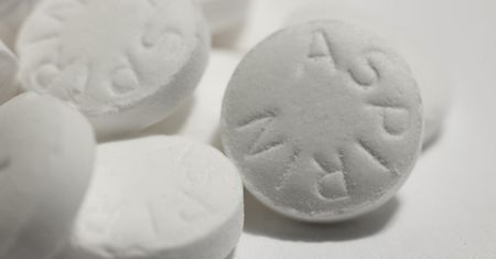 Maseczka aspirynowa – skuteczny lek na trądzik