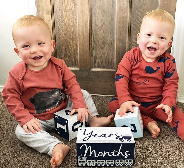 Bliźniaki urodziły się w odstępie dwóch dni po tym jak akcja porodowa się zatrzymała.