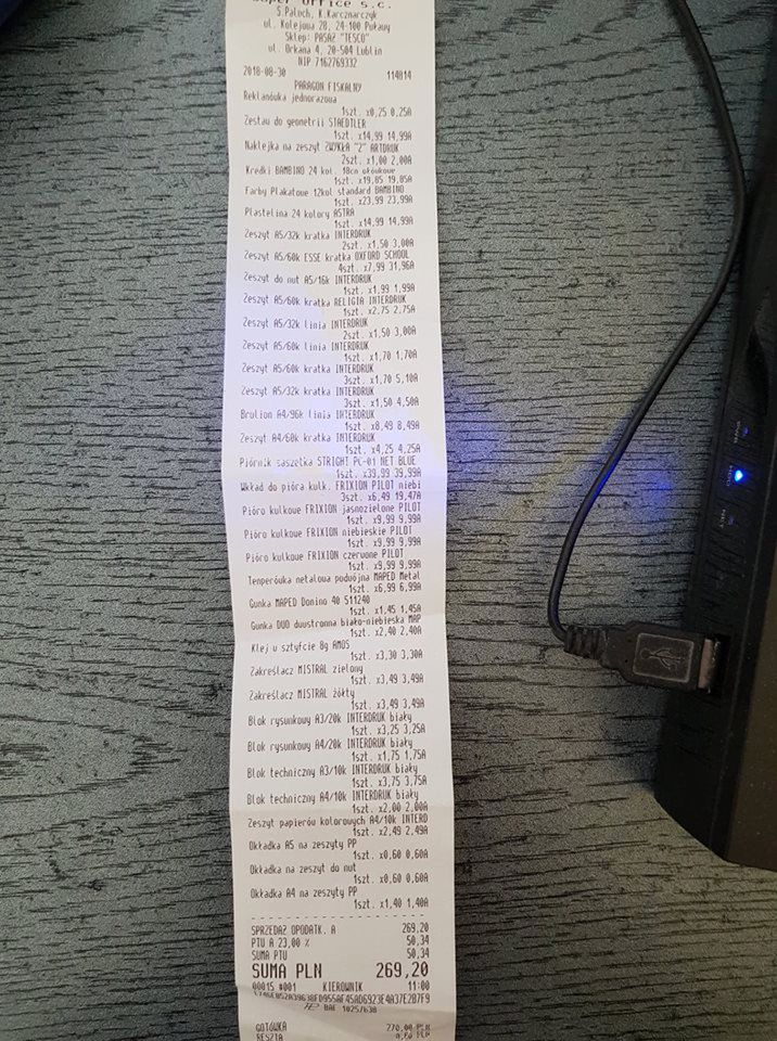 Rodzice podliczają wydatki. 300 zł starcza na podstawowe artykuły szkolne, za resztę dopłacają