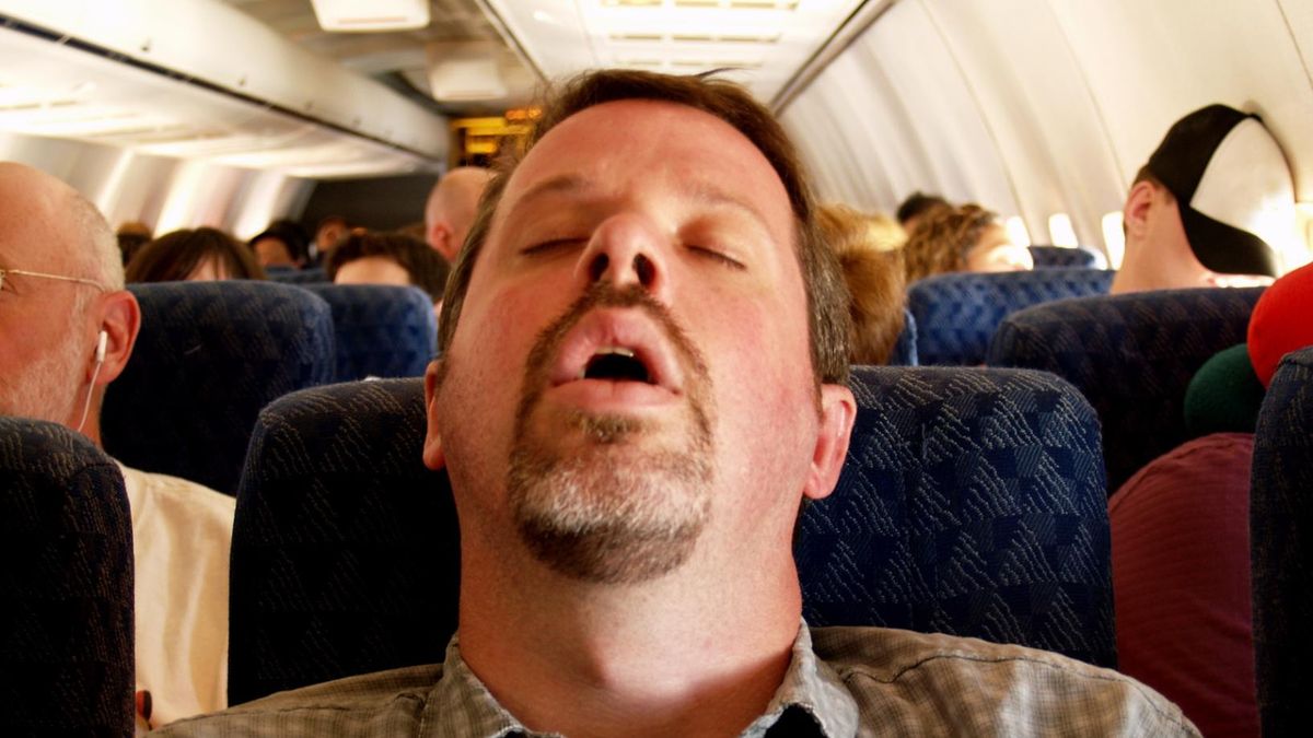 Chrapanie to nie tylko głośny problem. Może narażać na rozwój choroby Alzheimera