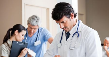 Polscy lekarze wybierają wąskie specjalizacje. Brakuje pediatrów i internistów