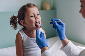 Koronawirus. Dzieci przechodzą zakażenie bezobjawowo? Pierwsze duże badanie na temat COVID-19 u pacjentów pediatrii