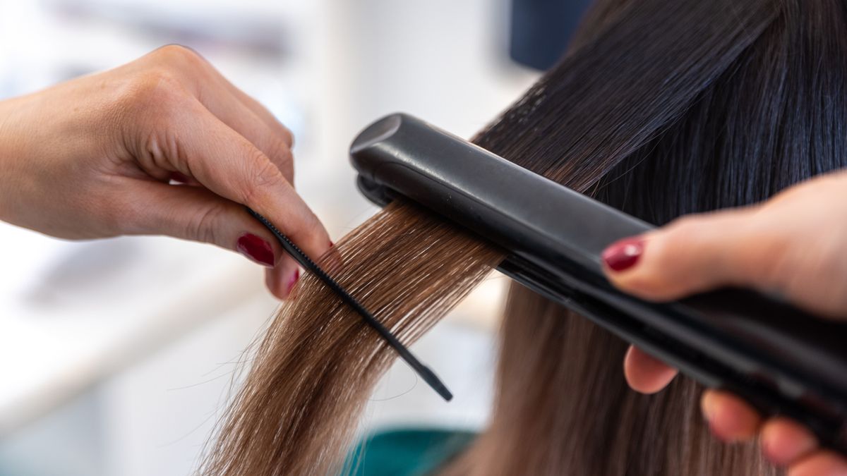 Jak prostować włosy?