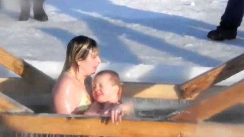 Hartowanie dzieci przez zanurzanie w przeręblach budzi kontrowersje