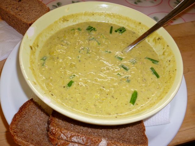 Ekspresowa zielona zupa na odchudzanie. Gotowa w 15 minut