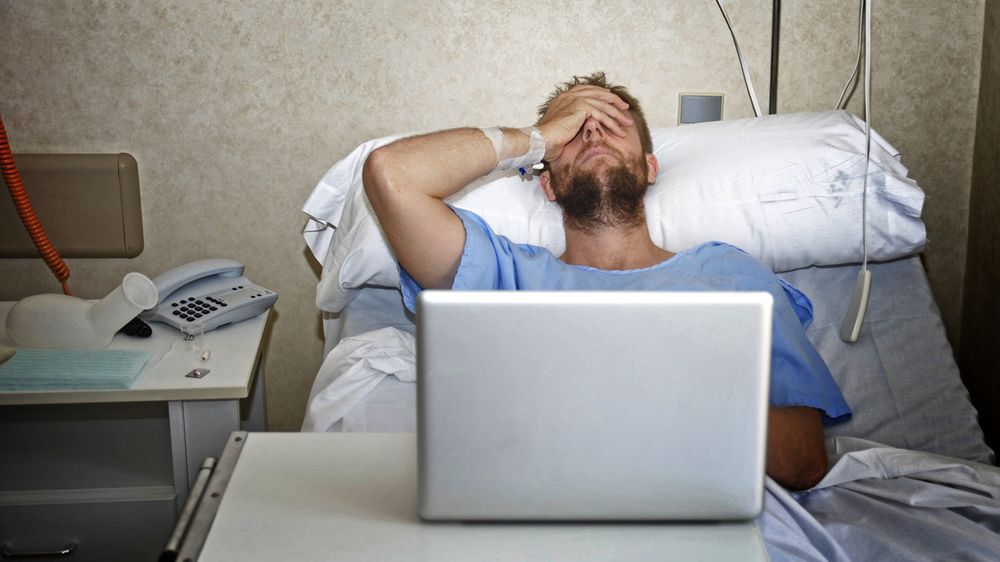 U osób uzależnionych od internetu, odstawienie może wywoływać silny stres, pobudzenie psychoruchowe, niepokój, a nawet prowadzić do nerwicy i depresji