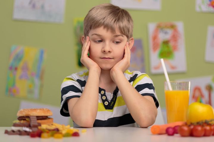 Więcej cukru i soli. Ruszyły konsultacje w sprawie żywności w szkołach