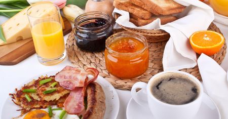 Najgorsze produkty. Zwiększają ryzyko miażdżycy i podnoszą cholesterol