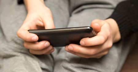 Zabił koleżankę kamieniem, bo przegrał grę. Sprawca miał 11 lat, ofiara 10