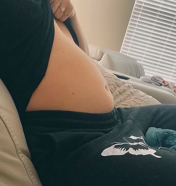 Brzuch Victorii był znacznie powiększony