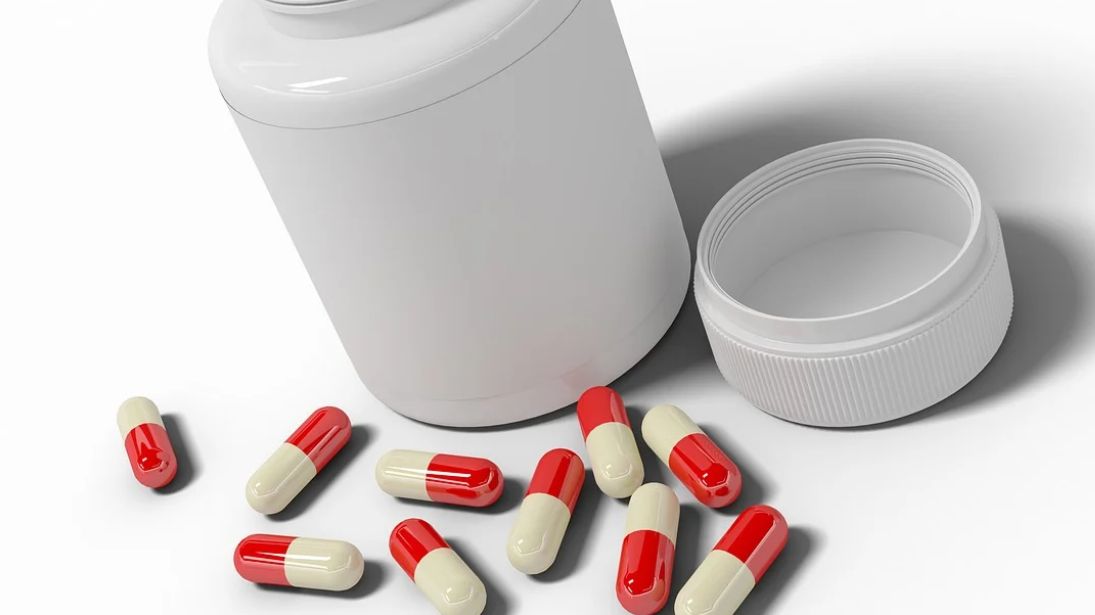 AAKG to kompleks dwóch substancji: argininy i kwasu alfaketoglutarowego. To popularny suplement diety, którego zadaniem jest zwiększenie produkcji tlenku azotu, co przekłada się na wydajność organizmu i efektywność treningu.