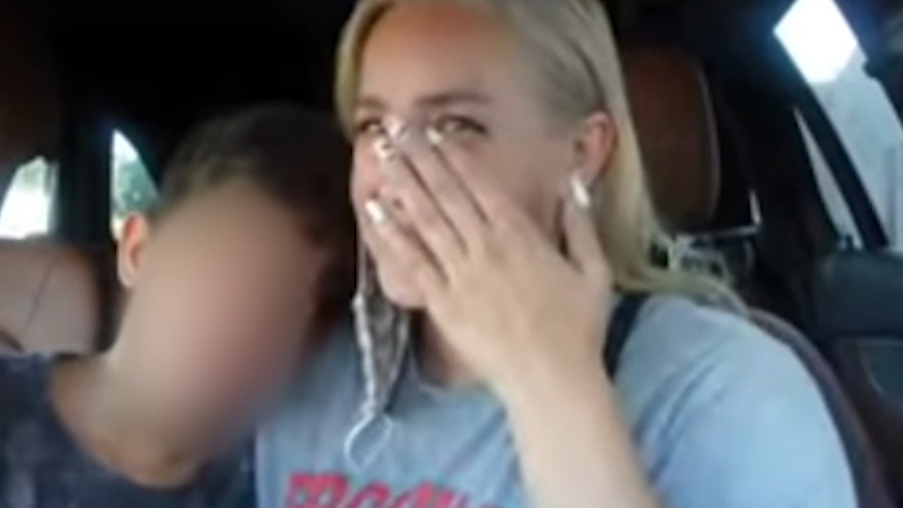 YouTuberka uczyła dziecko płakać przed kamerą. Internauci oburzeni