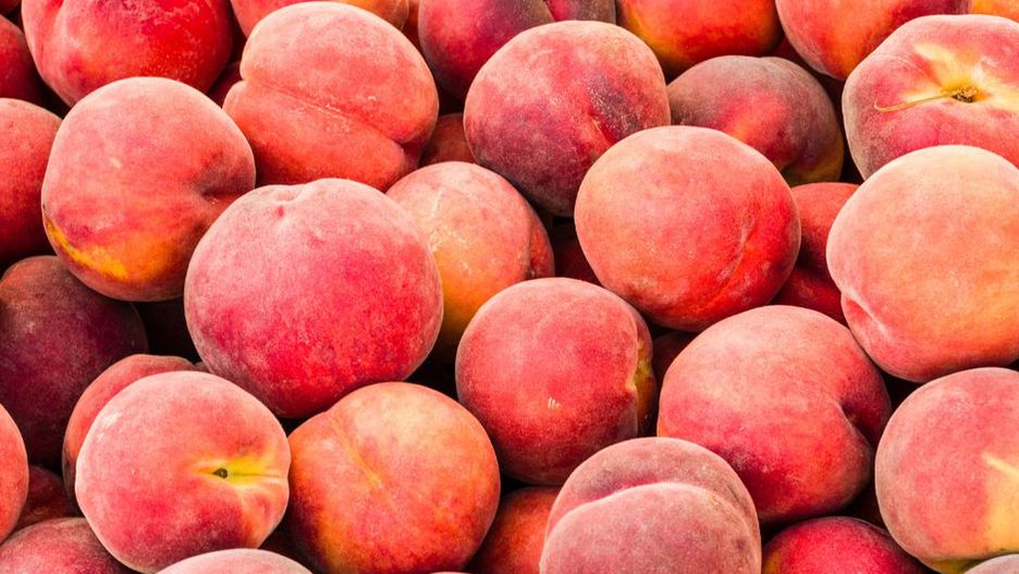 Tak rozpoznasz idealną brzoskwinię. Zasada piłki bejsbolowej