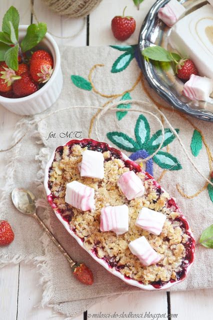 Crumble z owocami z dodatkiem lodów Big Milk Yogurt