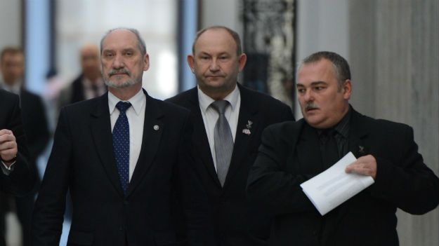 Antoni Macierewicz (z lewej) i Stanisław Zagrodzki (z prawej)