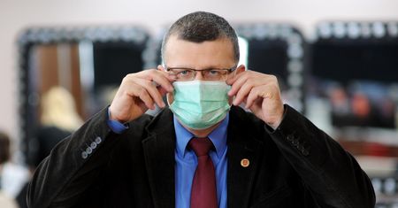 Czy należy zbijać gorączkę? Doktor Paweł Grzesiowski ostrzega przed nadużywaniem leków przeciwgorączkowych