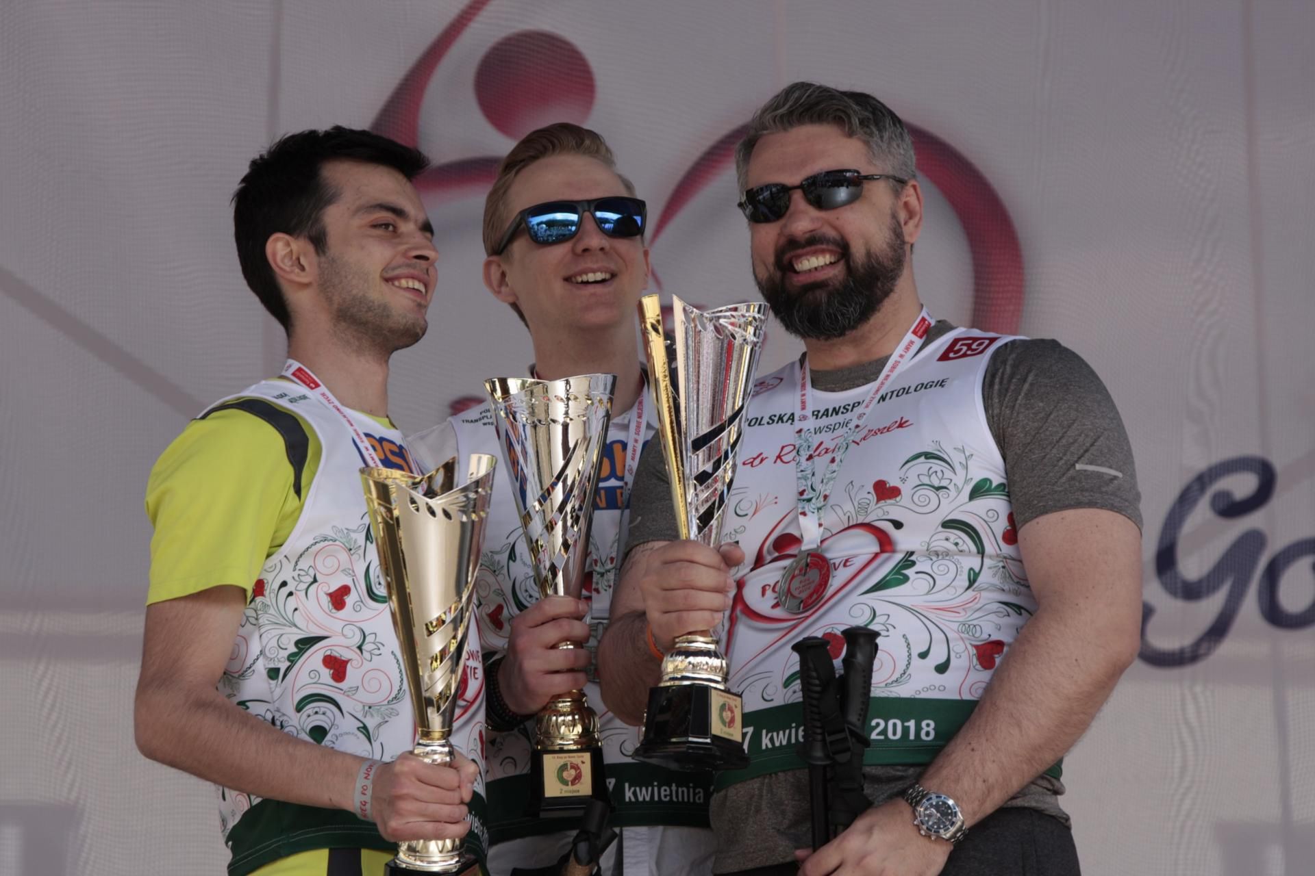 Artur Zychowicz pierwszy z lewej na podium Biegu po Nowe Życie w Wiśle 2018