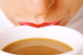 7 znaków, które świadczą o tym, że pijesz za dużo kawy