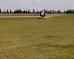Zwariowanie niski przelot samolotu
