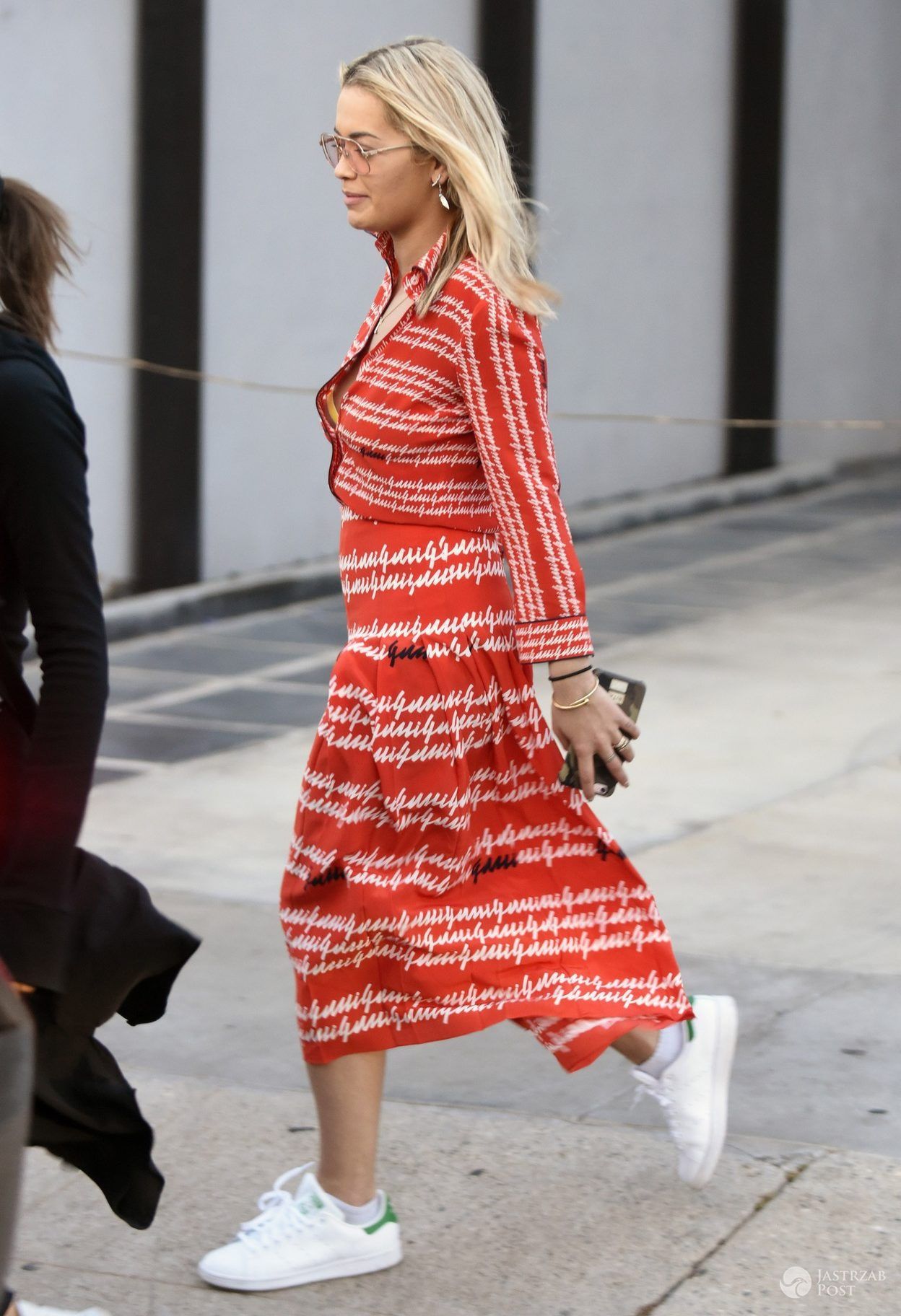 Rita Ora w sukience Gucci (fot. East News)