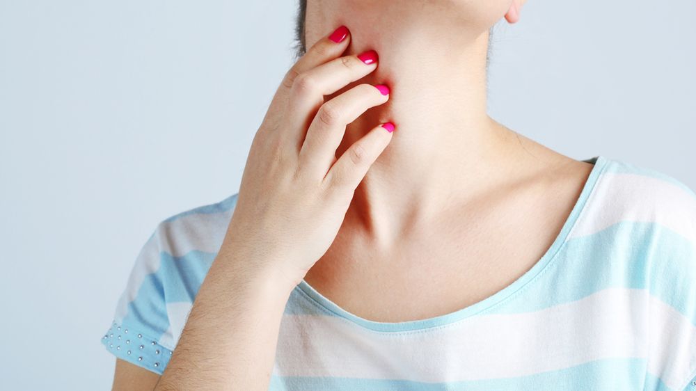 Jak dbać o skórę szyi?