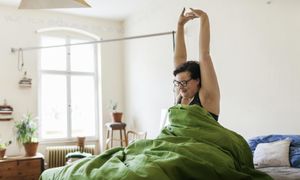 Otwierasz oczy, zanim zadzwoni poranny alarm? To dlatego ciało czasem wyprzedza budzik