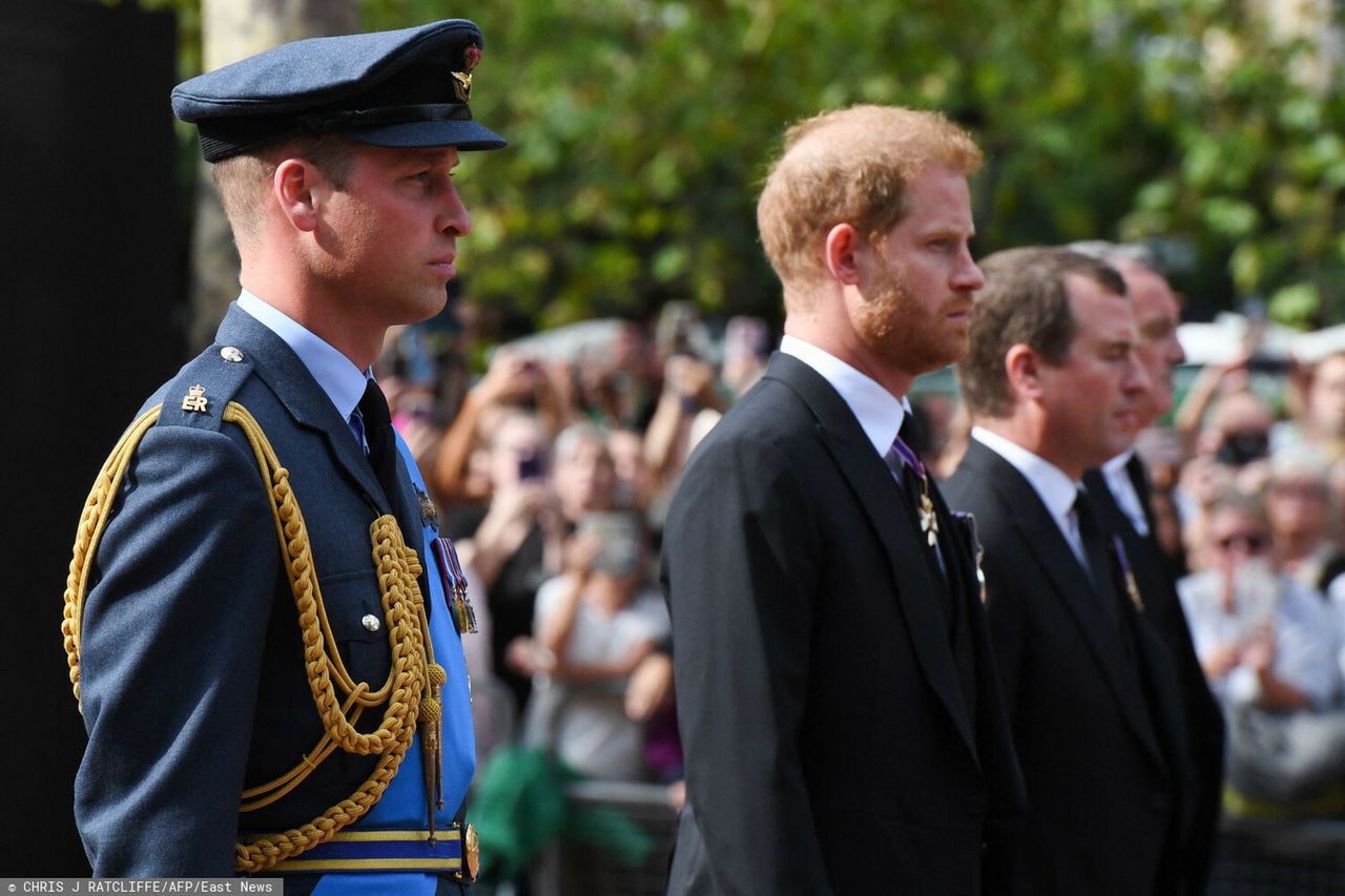 Książę William i książę Harry – kondukt żałobny z trumną królowej Elżbiety II