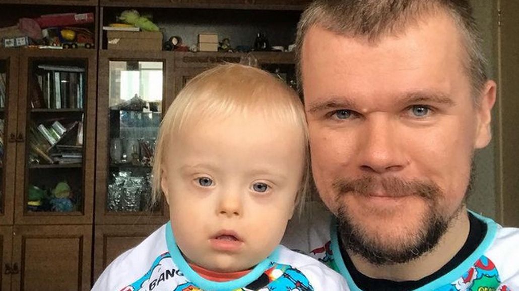 Matka porzuciła męża i dziecko. Samotny ojciec wychowuje chorego synka