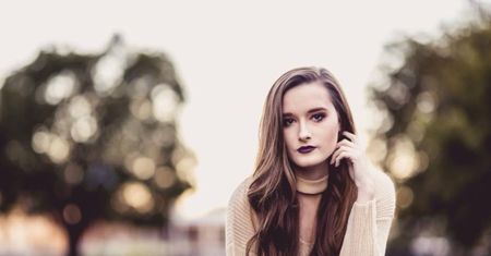 ''Mój brzuch jest okropny'' - modelka walczy z chorobą, która niszczy jej karierę