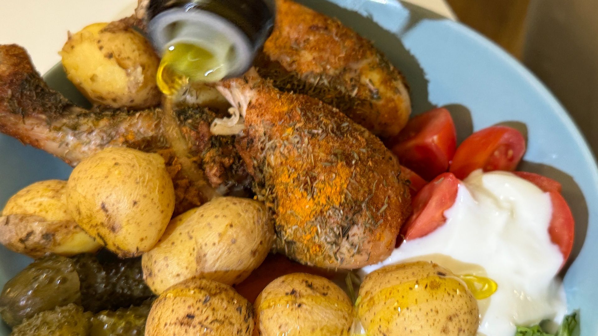 Rodzaj wieczornego posiłku często wpływa na to, jak ciało reaguje o poranku.