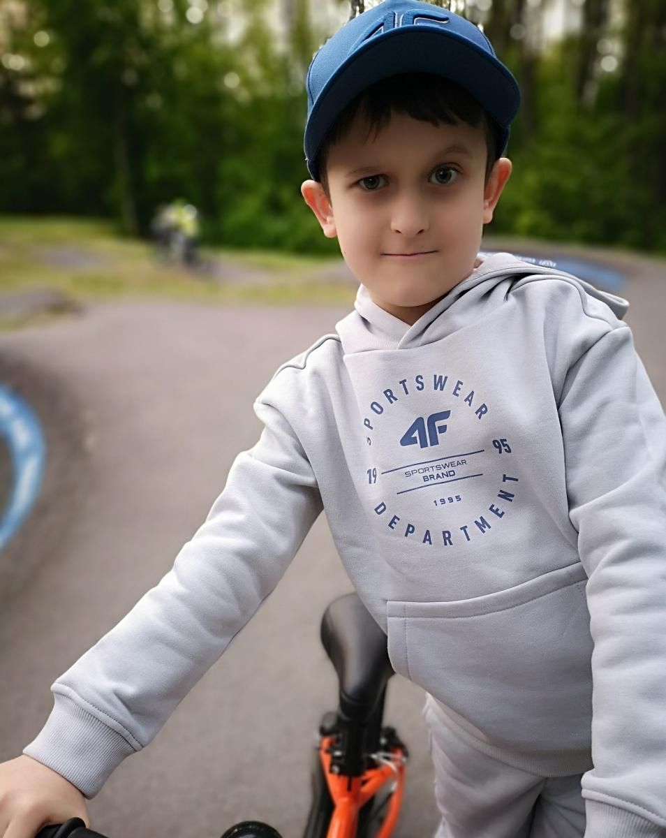 Małe dzieci chętnie naśladują rodziców